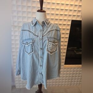 NWT POL Studded Western Cotton Twill Lgt Blue Button Down with Lace Detail, Sz S